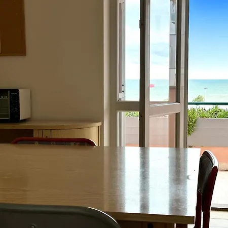 Apartment Trilocale Fronte Mare In Con Piscina A - M079